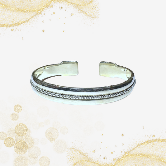 银手镯 Silver Bangle